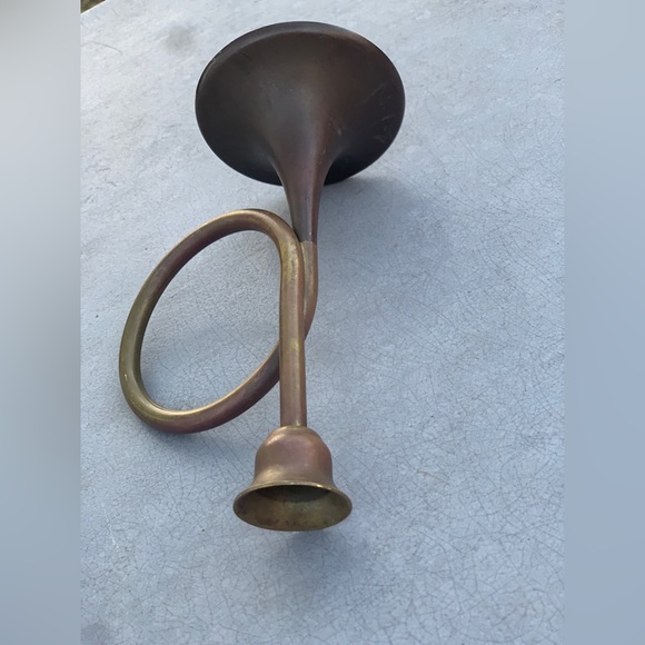 Vintage Mid Century Antique Solid Brass Bronze Figural Bugle Horn Candlestick - Picture 8 of 16